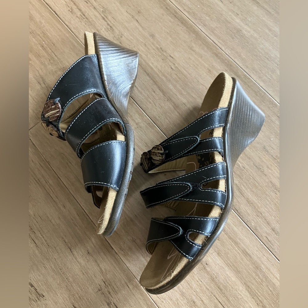 Romika  European black leather women’s 3 strap slide wedge heels! Size 7